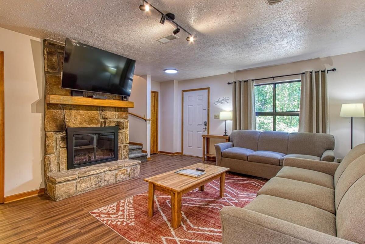 Pinecrest Townhomes-1King-2Queen Unit-Renovated Пиджен Фордж Екстериор снимка