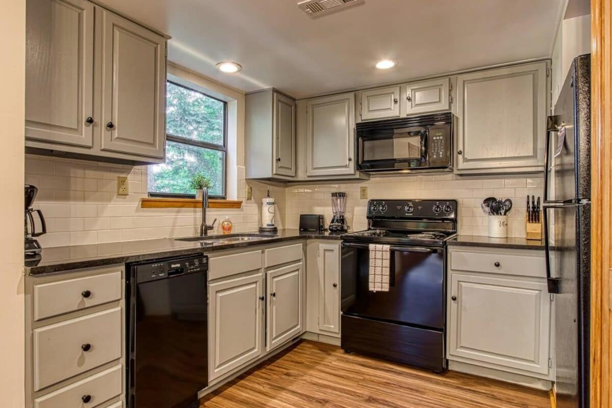 Pinecrest Townhomes-1King-2Queen Unit-Renovated Пиджен Фордж Екстериор снимка