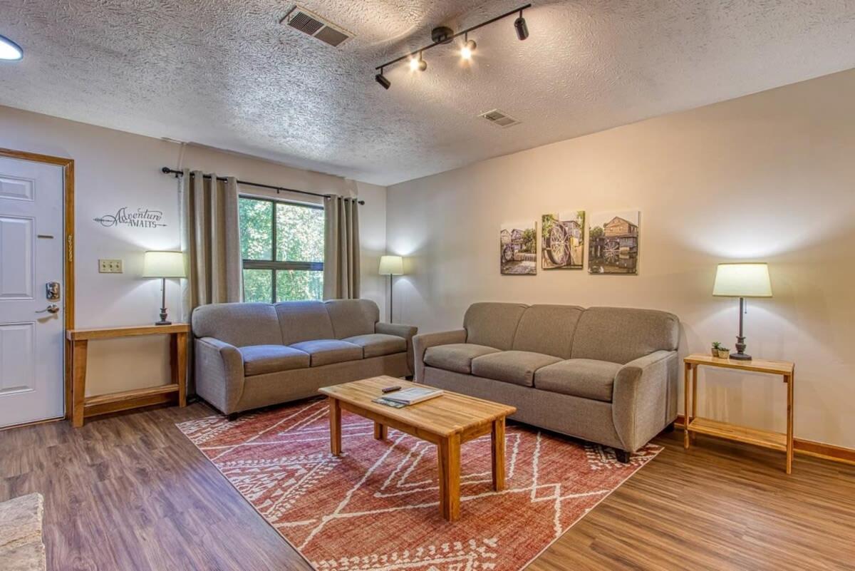 Pinecrest Townhomes-1King-2Queen Unit-Renovated Пиджен Фордж Екстериор снимка
