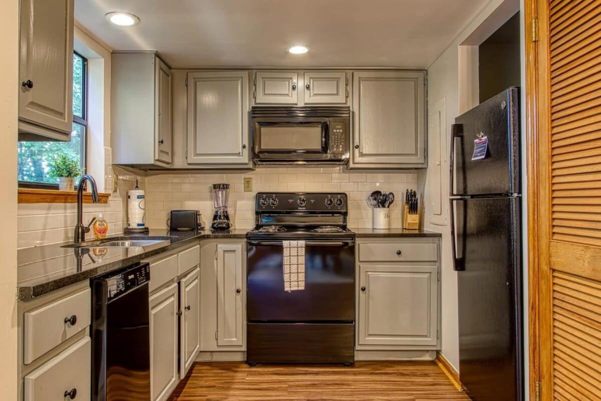 Pinecrest Townhomes-1King-2Queen Unit-Renovated Пиджен Фордж Екстериор снимка