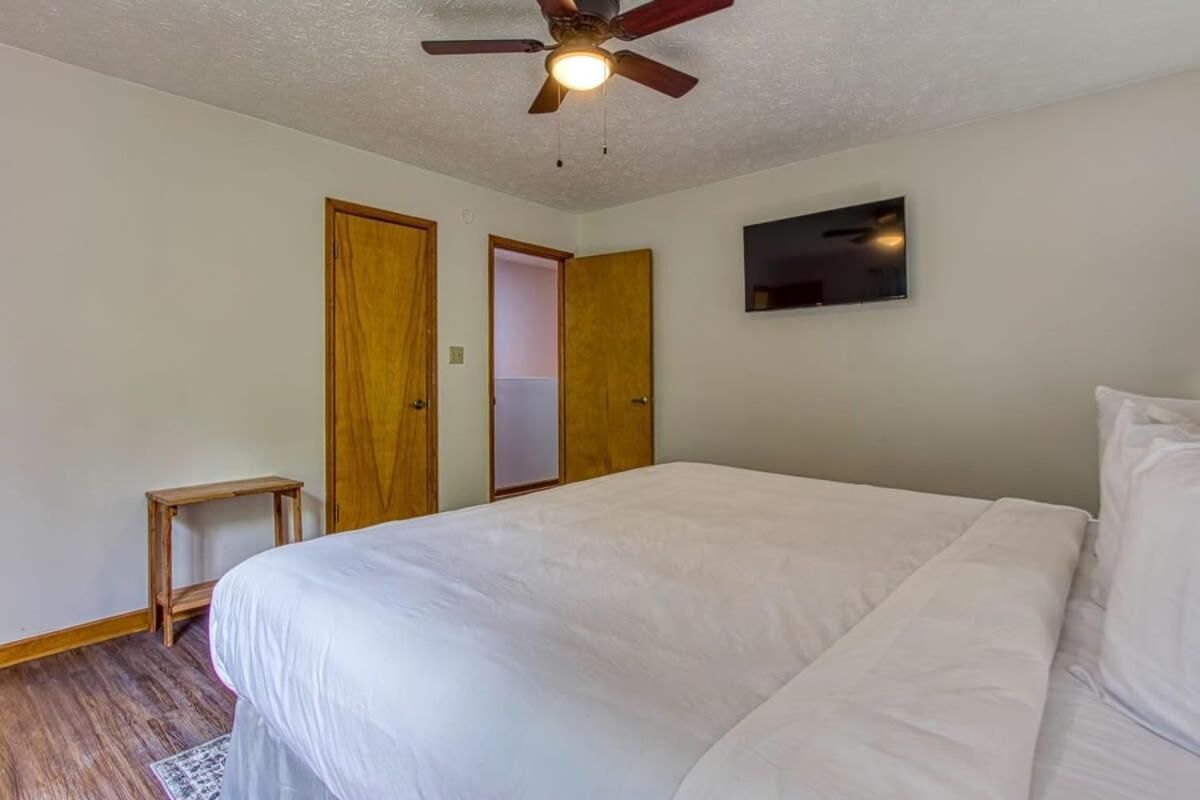 Pinecrest Townhomes-1King-2Queen Unit-Renovated Пиджен Фордж Екстериор снимка