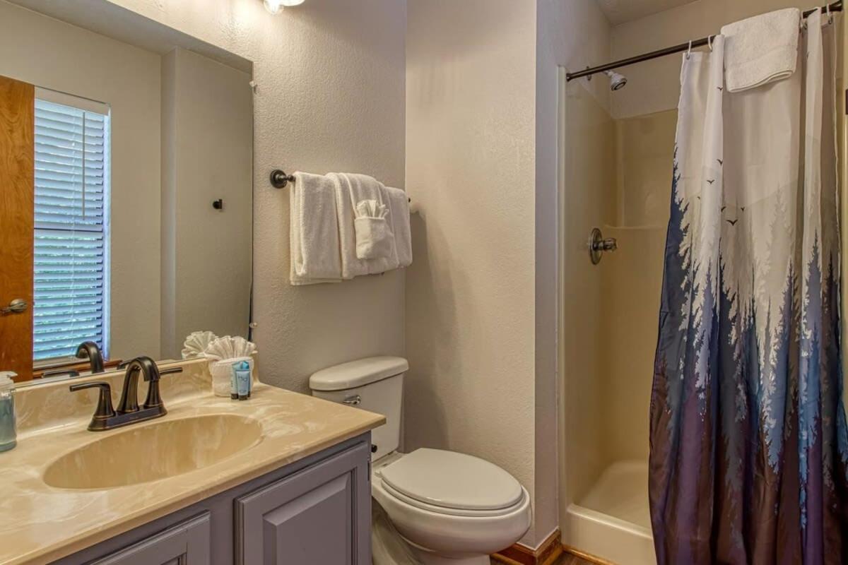 Pinecrest Townhomes-1King-2Queen Unit-Renovated Пиджен Фордж Екстериор снимка